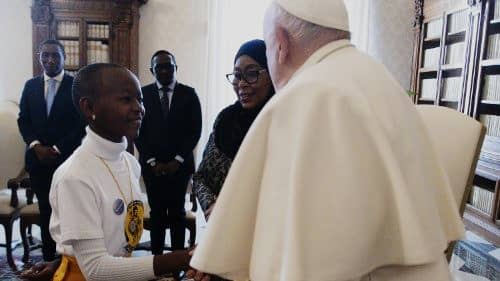 Theresia shaking hand with Pope Francis